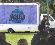 Uma cerimônia no jardim do Palácio Iguaçu, em Curitiba, realizada na manhã deste sábado (15), marcou a abertura oficial da 26ª edição da Marcha para Jesus. Ao lado de pastores de diferentes denominações religiosas da capital, o governador Carlos Massa Ratinho Junior e a primeira-dama Luciana Saito Massa acompanharam a solenidade, além de outras autoridades. O evento faz parte do Calendário Oficial do Estado. -   Curitiba, 15/05/2021  -  Foto: Alessandro Vieira/AEN