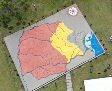 Uma cerimônia no jardim do Palácio Iguaçu, em Curitiba, realizada na manhã deste sábado (15), marcou a abertura oficial da 26ª edição da Marcha para Jesus. Ao lado de pastores de diferentes denominações religiosas da capital, o governador Carlos Massa Ratinho Junior e a primeira-dama Luciana Saito Massa acompanharam a solenidade, além de outras autoridades. O evento faz parte do Calendário Oficial do Estado. -   Curitiba, 15/05/2021  -  Foto: Alessandro Vieira/AEN