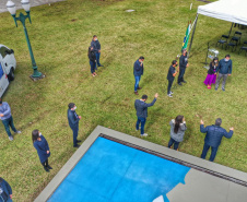 Uma cerimônia no jardim do Palácio Iguaçu, em Curitiba, realizada na manhã deste sábado (15), marcou a abertura oficial da 26ª edição da Marcha para Jesus. Ao lado de pastores de diferentes denominações religiosas da capital, o governador Carlos Massa Ratinho Junior e a primeira-dama Luciana Saito Massa acompanharam a solenidade, além de outras autoridades. O evento faz parte do Calendário Oficial do Estado. -   Curitiba, 15/05/2021  -  Foto: Alessandro Vieira/AEN