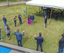 Uma cerimônia no jardim do Palácio Iguaçu, em Curitiba, realizada na manhã deste sábado (15), marcou a abertura oficial da 26ª edição da Marcha para Jesus. Ao lado de pastores de diferentes denominações religiosas da capital, o governador Carlos Massa Ratinho Junior e a primeira-dama Luciana Saito Massa acompanharam a solenidade, além de outras autoridades. O evento faz parte do Calendário Oficial do Estado. -   Curitiba, 15/05/2021  -  Foto: Alessandro Vieira/AEN