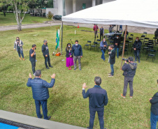 Uma cerimônia no jardim do Palácio Iguaçu, em Curitiba, realizada na manhã deste sábado (15), marcou a abertura oficial da 26ª edição da Marcha para Jesus. Ao lado de pastores de diferentes denominações religiosas da capital, o governador Carlos Massa Ratinho Junior e a primeira-dama Luciana Saito Massa acompanharam a solenidade, além de outras autoridades. O evento faz parte do Calendário Oficial do Estado. -   Curitiba, 15/05/2021  -  Foto: Alessandro Vieira/AEN