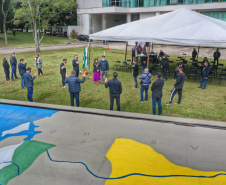 Uma cerimônia no jardim do Palácio Iguaçu, em Curitiba, realizada na manhã deste sábado (15), marcou a abertura oficial da 26ª edição da Marcha para Jesus. Ao lado de pastores de diferentes denominações religiosas da capital, o governador Carlos Massa Ratinho Junior e a primeira-dama Luciana Saito Massa acompanharam a solenidade, além de outras autoridades. O evento faz parte do Calendário Oficial do Estado. -   Curitiba, 15/05/2021  -  Foto: Alessandro Vieira/AEN