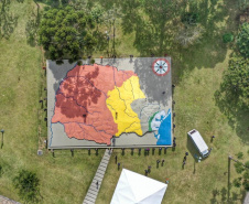 Uma cerimônia no jardim do Palácio Iguaçu, em Curitiba, realizada na manhã deste sábado (15), marcou a abertura oficial da 26ª edição da Marcha para Jesus. Ao lado de pastores de diferentes denominações religiosas da capital, o governador Carlos Massa Ratinho Junior e a primeira-dama Luciana Saito Massa acompanharam a solenidade, além de outras autoridades. O evento faz parte do Calendário Oficial do Estado. -   Curitiba, 15/05/2021  -  Foto: Alessandro Vieira/AEN