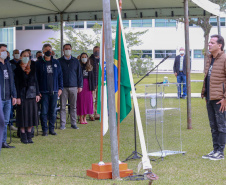 Uma cerimônia no jardim do Palácio Iguaçu, em Curitiba, realizada na manhã deste sábado (15), marcou a abertura oficial da 26ª edição da Marcha para Jesus. Ao lado de pastores de diferentes denominações religiosas da capital, o governador Carlos Massa Ratinho Junior e a primeira-dama Luciana Saito Massa acompanharam a solenidade, além de outras autoridades. O evento faz parte do Calendário Oficial do Estado. - Curitiba, 15/05/2021  -  Foto: Valdelino Pontes
