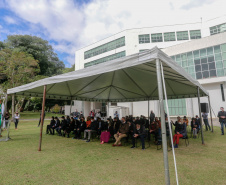 Uma cerimônia no jardim do Palácio Iguaçu, em Curitiba, realizada na manhã deste sábado (15), marcou a abertura oficial da 26ª edição da Marcha para Jesus. Ao lado de pastores de diferentes denominações religiosas da capital, o governador Carlos Massa Ratinho Junior e a primeira-dama Luciana Saito Massa acompanharam a solenidade, além de outras autoridades. O evento faz parte do Calendário Oficial do Estado. - Curitiba, 15/05/2021  -  Foto: Valdelino Pontes