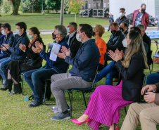 Uma cerimônia no jardim do Palácio Iguaçu, em Curitiba, realizada na manhã deste sábado (15), marcou a abertura oficial da 26ª edição da Marcha para Jesus. Ao lado de pastores de diferentes denominações religiosas da capital, o governador Carlos Massa Ratinho Junior e a primeira-dama Luciana Saito Massa acompanharam a solenidade, além de outras autoridades. O evento faz parte do Calendário Oficial do Estado. - Curitiba, 15/05/2021  -  Foto: Valdelino Pontes