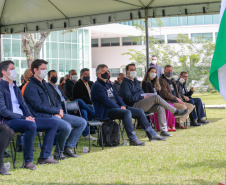 Uma cerimônia no jardim do Palácio Iguaçu, em Curitiba, realizada na manhã deste sábado (15), marcou a abertura oficial da 26ª edição da Marcha para Jesus. Ao lado de pastores de diferentes denominações religiosas da capital, o governador Carlos Massa Ratinho Junior e a primeira-dama Luciana Saito Massa acompanharam a solenidade, além de outras autoridades. O evento faz parte do Calendário Oficial do Estado. - Curitiba, 15/05/2021  -  Foto: Valdelino Pontes