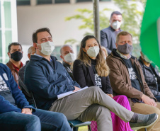 Uma cerimônia no jardim do Palácio Iguaçu, em Curitiba, realizada na manhã deste sábado (15), marcou a abertura oficial da 26ª edição da Marcha para Jesus. Ao lado de pastores de diferentes denominações religiosas da capital, o governador Carlos Massa Ratinho Junior e a primeira-dama Luciana Saito Massa acompanharam a solenidade, além de outras autoridades. O evento faz parte do Calendário Oficial do Estado. - Curitiba, 15/05/2021  -  Foto: Valdelino Pontes