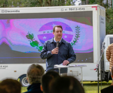 Uma cerimônia no jardim do Palácio Iguaçu, em Curitiba, realizada na manhã deste sábado (15), marcou a abertura oficial da 26ª edição da Marcha para Jesus. Ao lado de pastores de diferentes denominações religiosas da capital, o governador Carlos Massa Ratinho Junior e a primeira-dama Luciana Saito Massa acompanharam a solenidade, além de outras autoridades. O evento faz parte do Calendário Oficial do Estado. - Curitiba, 15/05/2021  -  Foto: Valdelino Pontes
