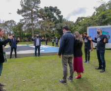 Uma cerimônia no jardim do Palácio Iguaçu, em Curitiba, realizada na manhã deste sábado (15), marcou a abertura oficial da 26ª edição da Marcha para Jesus. Ao lado de pastores de diferentes denominações religiosas da capital, o governador Carlos Massa Ratinho Junior e a primeira-dama Luciana Saito Massa acompanharam a solenidade, além de outras autoridades. O evento faz parte do Calendário Oficial do Estado. - Curitiba, 15/05/2021  -  Foto: Valdelino Pontes