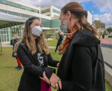 Uma cerimônia no jardim do Palácio Iguaçu, em Curitiba, realizada na manhã deste sábado (15), marcou a abertura oficial da 26ª edição da Marcha para Jesus. Ao lado de pastores de diferentes denominações religiosas da capital, o governador Carlos Massa Ratinho Junior e a primeira-dama Luciana Saito Massa acompanharam a solenidade, além de outras autoridades. O evento faz parte do Calendário Oficial do Estado. - Curitiba, 15/05/2021  -  Foto: Valdelino Pontes