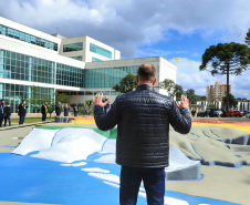 Uma cerimônia no jardim do Palácio Iguaçu, em Curitiba, realizada na manhã deste sábado (15), marcou a abertura oficial da 26ª edição da Marcha para Jesus. Ao lado de pastores de diferentes denominações religiosas da capital, o governador Carlos Massa Ratinho Junior e a primeira-dama Luciana Saito Massa acompanharam a solenidade, além de outras autoridades. O evento faz parte do Calendário Oficial do Estado. - Curitiba, 15/05/2021  -  Foto: José Fernando Ogura/AEN