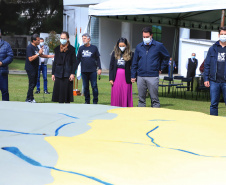 Uma cerimônia no jardim do Palácio Iguaçu, em Curitiba, realizada na manhã deste sábado (15), marcou a abertura oficial da 26ª edição da Marcha para Jesus. Ao lado de pastores de diferentes denominações religiosas da capital, o governador Carlos Massa Ratinho Junior e a primeira-dama Luciana Saito Massa acompanharam a solenidade, além de outras autoridades. O evento faz parte do Calendário Oficial do Estado. - Curitiba, 15/05/2021  -  Foto: José Fernando Ogura/AEN