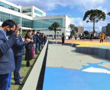 Uma cerimônia no jardim do Palácio Iguaçu, em Curitiba, realizada na manhã deste sábado (15), marcou a abertura oficial da 26ª edição da Marcha para Jesus. Ao lado de pastores de diferentes denominações religiosas da capital, o governador Carlos Massa Ratinho Junior e a primeira-dama Luciana Saito Massa acompanharam a solenidade, além de outras autoridades. O evento faz parte do Calendário Oficial do Estado. - Curitiba, 15/05/2021  -  Foto: José Fernando Ogura/AEN