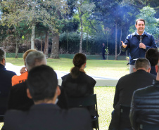 Uma cerimônia no jardim do Palácio Iguaçu, em Curitiba, realizada na manhã deste sábado (15), marcou a abertura oficial da 26ª edição da Marcha para Jesus. Ao lado de pastores de diferentes denominações religiosas da capital, o governador Carlos Massa Ratinho Junior e a primeira-dama Luciana Saito Massa acompanharam a solenidade, além de outras autoridades. O evento faz parte do Calendário Oficial do Estado. - Curitiba, 15/05/2021  -  Foto: José Fernando Ogura/AEN
