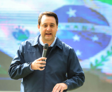 Uma cerimônia no jardim do Palácio Iguaçu, em Curitiba, realizada na manhã deste sábado (15), marcou a abertura oficial da 26ª edição da Marcha para Jesus. Ao lado de pastores de diferentes denominações religiosas da capital, o governador Carlos Massa Ratinho Junior e a primeira-dama Luciana Saito Massa acompanharam a solenidade, além de outras autoridades. O evento faz parte do Calendário Oficial do Estado. - Curitiba, 15/05/2021  -  Foto: José Fernando Ogura/AEN