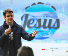 Uma cerimônia no jardim do Palácio Iguaçu, em Curitiba, realizada na manhã deste sábado (15), marcou a abertura oficial da 26ª edição da Marcha para Jesus