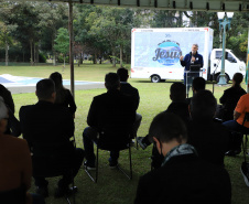 Uma cerimônia no jardim do Palácio Iguaçu, em Curitiba, realizada na manhã deste sábado (15), marcou a abertura oficial da 26ª edição da Marcha para Jesus. Ao lado de pastores de diferentes denominações religiosas da capital, o governador Carlos Massa Ratinho Junior e a primeira-dama Luciana Saito Massa acompanharam a solenidade, além de outras autoridades. O evento faz parte do Calendário Oficial do Estado. - Curitiba, 15/05/2021  -  Foto: José Fernando Ogura/AEN