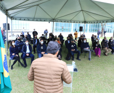 Uma cerimônia no jardim do Palácio Iguaçu, em Curitiba, realizada na manhã deste sábado (15), marcou a abertura oficial da 26ª edição da Marcha para Jesus. Ao lado de pastores de diferentes denominações religiosas da capital, o governador Carlos Massa Ratinho Junior e a primeira-dama Luciana Saito Massa acompanharam a solenidade, além de outras autoridades. O evento faz parte do Calendário Oficial do Estado. - Curitiba, 15/05/2021  -  Foto: José Fernando Ogura/AEN