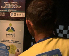 No Dia Nacional de Enfrentamento ao Abuso e Exploração Sexual de Crianças e Adolescentes, Secretaria de Justiça e Secretaria da Segurança promovem ação de conscientização nas ruas  -  Curitiba, 17/05/2021  -  Foto: SEJUF