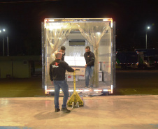 Chegaram ao Paraná, na noite desta segunda-feira (18), 374.100 novas doses do imunizante Covishield, produzido na parceria entre Universidade de Oxford, AstraZeneca e Fundação Oswaldo Cruz (Fiocruz).  -  Curitiba, 17/05/2021  -  Foto: Américo Antonio/SESA