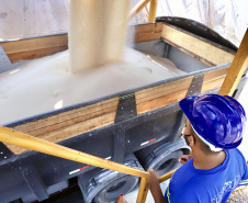 Descarga de fertilizantes está mais eficiente e a produtividade média, por dia, cresceu 20% em 2021. No primeiro quadrimestre deste ano foram 42.890 toneladas de adubo descarregadas diariamente.  -  Paranaguá, 19/05/2021  -  Foto: Claudio Neves/Portos do Paraná