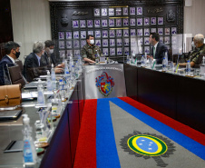 O governador Carlos Massa Ratinho Junior apresentou nesta quinta-feira (19) ao comandante-geral do Exército Brasileiro, general Paulo Sérgio Nogueira de Oliveira, o projeto de Ponta Grossa para sediar a Escola de Sargentos das Armas (ESA) da instituição. Foto: Jonathan Campos/AEN