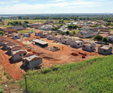 Técnicos da Cohapar estiveram em Guaíra nesta quarta-feira (19) para vistoriar a obra de execução de 21 casas populares na cidade, na região Oeste do estado. As moradias são subsidiadas integralmente pelo Governo do Estado, com um investimento de R$ 1,7 milhão obtido via financiamento junto ao Banco Interamericano de Desenvolvimento. (Foto: Alessandro Vieira / AEN)