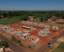 Técnicos da Cohapar estiveram em Guaíra nesta quarta-feira (19) para vistoriar a obra de execução de 21 casas populares na cidade, na região Oeste do estado. As moradias são subsidiadas integralmente pelo Governo do Estado, com um investimento de R$ 1,7 milhão obtido via financiamento junto ao Banco Interamericano de Desenvolvimento. (Foto: Alessandro Vieira / AEN)