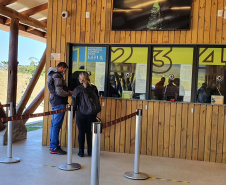Ainda nesta quarta-feira, o secretário do Desenvolvimento Sustentável e do Turismo conheceu o modelo de administração adotado no Buraco do Padre, também em Ponta Grossa, que teve sua exploração comercial direta autorizada pelo ICMBio, no modelo de Parceria Público Privada (PPP). O atrativo integra o Parque Nacional dos Campos Gerais.  19/05/2021  -  Foto: SEDEST/IAT