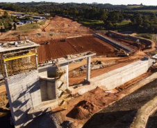 Prefeitos e vereadores de municípios atendidos pelo Sistema de Abastecimento Integrado de Curitiba e Região Metropolitana (SAIC) visitaram nesta semana a obra de construção da Barragem Miringuava, em São José dos Pinhais. Eles foram recebidos por diretores da Sanepar.  -  Curitiba, 20/05/2021  -  Foto: Sanepar