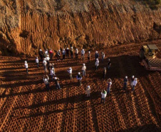Prefeitos e vereadores de municípios atendidos pelo Sistema de Abastecimento Integrado de Curitiba e Região Metropolitana (SAIC) visitaram nesta semana a obra de construção da Barragem Miringuava, em São José dos Pinhais. Eles foram recebidos por diretores da Sanepar.  -  Curitiba, 20/05/2021  -  Foto: Sanepar