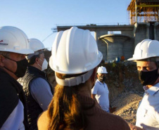 Prefeitos e vereadores de municípios atendidos pelo Sistema de Abastecimento Integrado de Curitiba e Região Metropolitana (SAIC) visitaram nesta semana a obra de construção da Barragem Miringuava, em São José dos Pinhais. Eles foram recebidos por diretores da Sanepar.  -  Curitiba, 20/05/2021  -  Foto: Sanepar