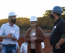 Prefeitos e vereadores de municípios atendidos pelo Sistema de Abastecimento Integrado de Curitiba e Região Metropolitana (SAIC) visitaram nesta semana a obra de construção da Barragem Miringuava, em São José dos Pinhais. Eles foram recebidos por diretores da Sanepar.  -  Curitiba, 20/05/2021  -  Foto: Sanepar