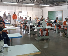 Presos de seis penitenciárias concluem curso de costura industrial  -  Foto: Depen/PR