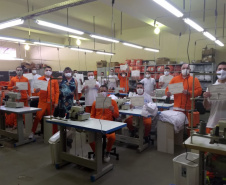 Presos de seis penitenciárias concluem curso de costura industrial  -  Foto: Depen/PR