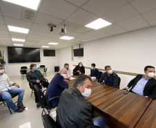 A Secretaria de Estado da Saúde (Sesa) promoveu nesta quinta-feira (20) reunião com prefeitos, secretários municipais e deputados ligados ao litoral do Estado para articulação de novas ações de enfrentamento à Covid-19 na região. -  Curitiba, 20/05/2021  -  Foto: Andressa Desyreé/SESA