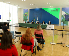 A nova concessão das rodovias que cortam o Paraná será baseada em torno da menor tarifa oferecida ao usuário, sem limite de desconto na disputa na Bolsa de Valores, arrumando a modelagem de acordo com o anseio da população. A alteração na proposta original foi anunciada pelo governador Carlos Massa Ratinho Junior durante entrevista coletiva nesta sexta-feira (21), no Palácio Iguaçu, em Curitiba, e é resultado das seguidas reuniões em Brasília (DF) do início desta semana. Foto: Ari Dias/AEN