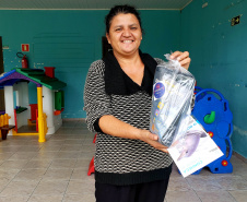 Ações de combate ao mosquito Aedes Aegypti aconteceram em comunidades isoladas do Litoral paranaense, nessa semana. O Mutirão Contra a Dengue, realizado em parceria pela Portos do Paraná e Terminal de Contêineres de Paranaguá (TCP), mobilizou moradores de São Miguel, Ponta do Ubá, Eufrasina, Amparo e Piaçaguera.  -  Paranaguá, 20/05/2021  -  Foto: Claudio Neves/Portos do Paraná