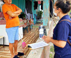 Ações de combate ao mosquito Aedes Aegypti aconteceram em comunidades isoladas do Litoral paranaense, nessa semana. O Mutirão Contra a Dengue, realizado em parceria pela Portos do Paraná e Terminal de Contêineres de Paranaguá (TCP), mobilizou moradores de São Miguel, Ponta do Ubá, Eufrasina, Amparo e Piaçaguera.  -  Paranaguá, 20/05/2021  -  Foto: Claudio Neves/Portos do Paraná