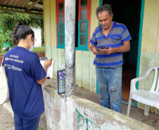 Ações de combate ao mosquito Aedes Aegypti aconteceram em comunidades isoladas do Litoral paranaense, nessa semana. O Mutirão Contra a Dengue, realizado em parceria pela Portos do Paraná e Terminal de Contêineres de Paranaguá (TCP), mobilizou moradores de São Miguel, Ponta do Ubá, Eufrasina, Amparo e Piaçaguera.  -  Paranaguá, 20/05/2021  -  Foto: Claudio Neves/Portos do Paraná