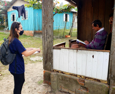 Ações de combate ao mosquito Aedes Aegypti aconteceram em comunidades isoladas do Litoral paranaense, nessa semana. O Mutirão Contra a Dengue, realizado em parceria pela Portos do Paraná e Terminal de Contêineres de Paranaguá (TCP), mobilizou moradores de São Miguel, Ponta do Ubá, Eufrasina, Amparo e Piaçaguera.  -  Paranaguá, 20/05/2021  -  Foto: Claudio Neves/Portos do Paraná
