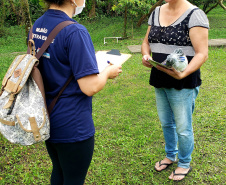 Ações de combate ao mosquito Aedes Aegypti aconteceram em comunidades isoladas do Litoral paranaense, nessa semana. O Mutirão Contra a Dengue, realizado em parceria pela Portos do Paraná e Terminal de Contêineres de Paranaguá (TCP), mobilizou moradores de São Miguel, Ponta do Ubá, Eufrasina, Amparo e Piaçaguera.  -  Paranaguá, 20/05/2021  -  Foto: Claudio Neves/Portos do Paraná