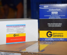 O Centro de Medicamentos do Paraná (Cemepar) enviou nesta sexta-feira (21) o maior quantitativo de insumos em um só dia desde o início do combate a Covid-19 no Estado. Ao todo, 1.114.257 unidades estão sendo enviadas para as 22 Regionais de Saúde.  -  Curitiba, 21/05/2021  -  Foto: Américo Antonio/SESA
