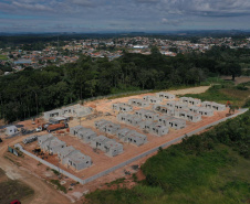 A obra de construção do condomínio para idosos em Prudentópolis, do programa Viver Mais Paraná, do Governo do Estado, ultrapassou 60% de execução O empreendimento, que recebe mais de R$ 4 milhões de investimento do tesouro estadual, será entregue ainda este ano à população, de acordo com os representantes da Cohapar que vistoriaram os trabalhos nesta segunda-feira (24). Foto: Alessandro Vieira/AEN