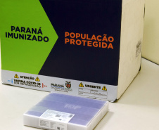 O Governo do Estado descentralizou vacinas contra a Covid-19 da Pfizer/BioNTech para nove municípios do Paraná nesta segunda-feira (24). Ao todo 39.780 doses foram distribuídas para Curitiba, Ponta Grossa, Guarapuava, Foz do Iguaçu, Araucária, Campo Largo, São José dos Pinhais, Colombo e Pinhais. -  24/05/2021  -  Foto: Américo Antonio/SESA