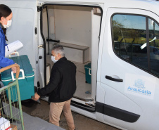 O Governo do Estado descentralizou vacinas contra a Covid-19 da Pfizer/BioNTech para nove municípios do Paraná nesta segunda-feira (24). Ao todo 39.780 doses foram distribuídas para Curitiba, Ponta Grossa, Guarapuava, Foz do Iguaçu, Araucária, Campo Largo, São José dos Pinhais, Colombo e Pinhais. -  24/05/2021  -  Foto: Américo Antonio/SESA