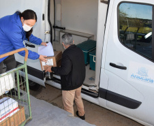 O Governo do Estado descentralizou vacinas contra a Covid-19 da Pfizer/BioNTech para nove municípios do Paraná nesta segunda-feira (24). Ao todo 39.780 doses foram distribuídas para Curitiba, Ponta Grossa, Guarapuava, Foz do Iguaçu, Araucária, Campo Largo, São José dos Pinhais, Colombo e Pinhais. -  24/05/2021  -  Foto: Américo Antonio/SESA