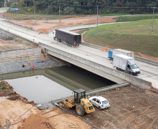 Transporte de vigas para obra na PR-092 afetará o trânsito entre Curitiba e Almirante Tamandaré. Foto::DER