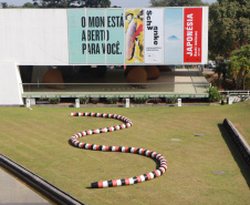 A inspiração vem da exposição ?Schwanke, uma Poética Labiríntica?, em cartaz no Olho. Com curadoria de Maria José Justino, a mostra do premiado artista Luiz Henrique Schwanke (1951-1992) exibe 157 obras, sendo boa parte inédita. É uma retrospectiva de seu trabalho, desde a década de 1970 até as últimas produções.  - Curitiba, 25/05/2021 - Foto: Alessandro Vieira/AEN